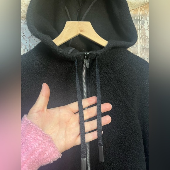 lululemon athletica Black Hooded Jacket - Picture 4 of 12